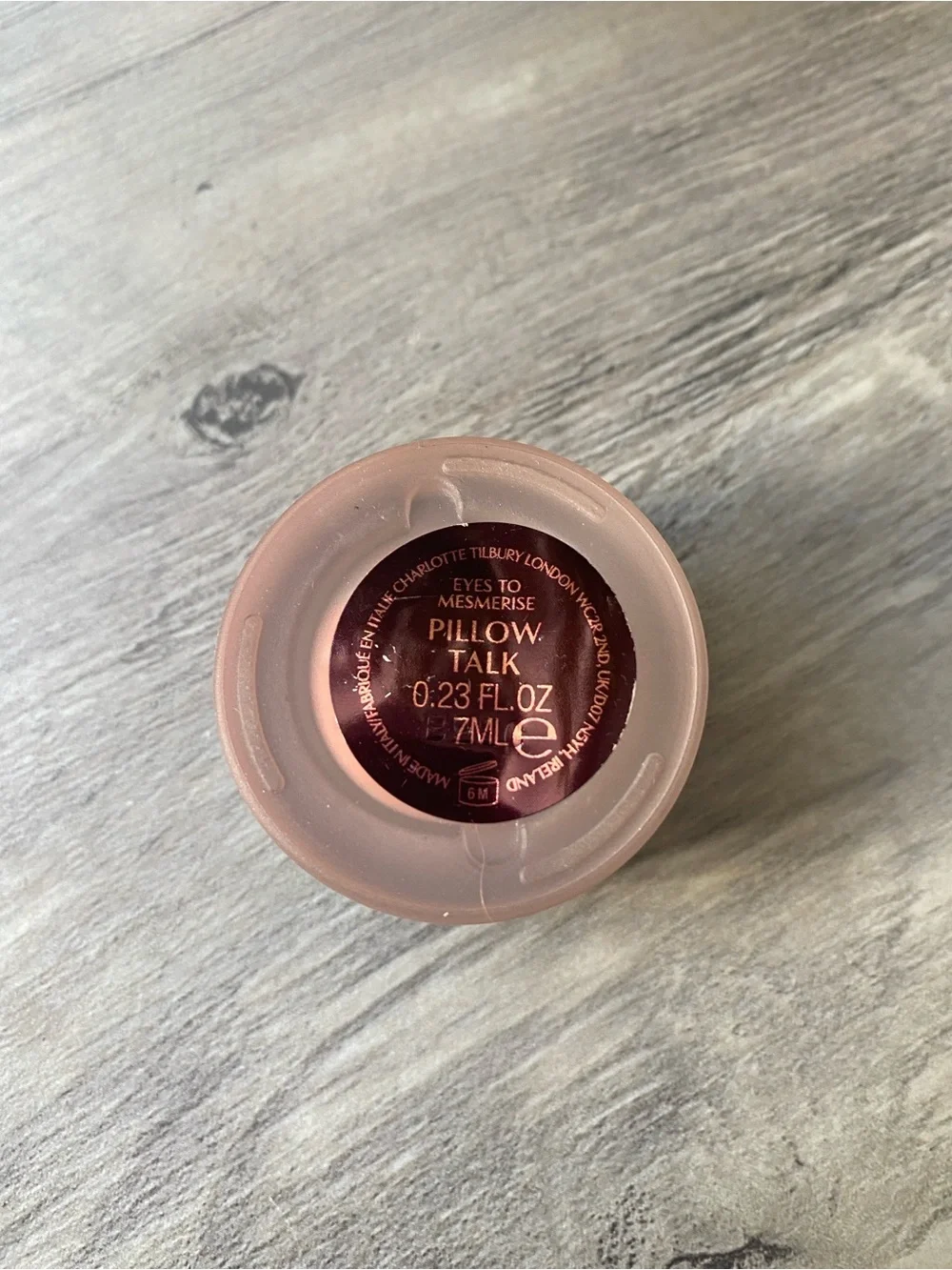 Charlotte Tilbury Eyes to Mesmerise in pillow